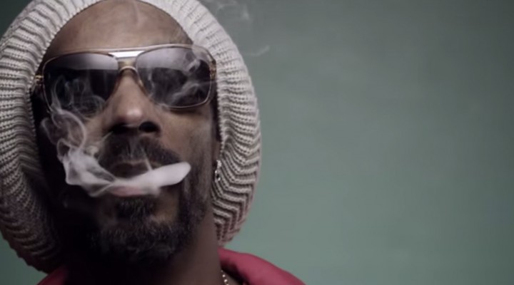 Snoop Lion – Smoke The Weed ft. Collie Buddz