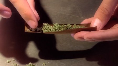 How to Roll a Blunt